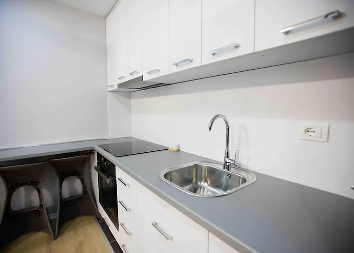 Daire 4br Penthouse & Bbq Terrace At Blloku - Tiran