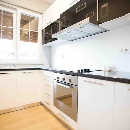 4br Penthouse & Bbq Terrace At Blloku - アパート ティラナ
