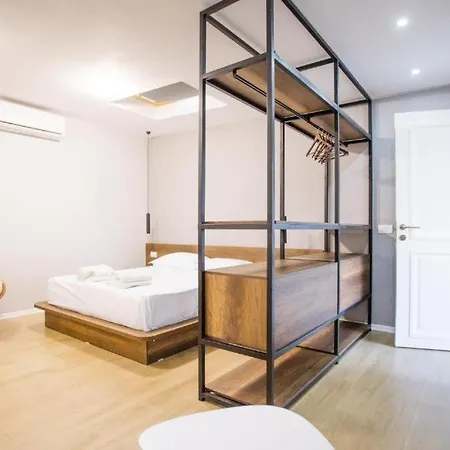 アパート 4br Penthouse & Bbq Terrace At Blloku - ティラナ