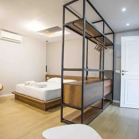 アパート 4br Penthouse & Bbq Terrace At Blloku - ティラナ