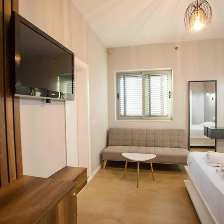 アパート 4br Penthouse & Bbq Terrace At Blloku - *