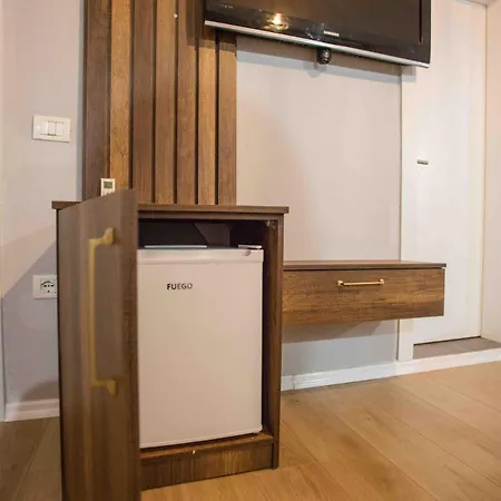 アパート 4br Penthouse & Bbq Terrace At Blloku - *