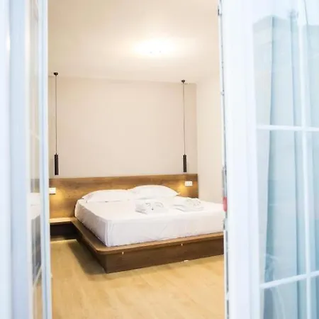 アパート 4br Penthouse & Bbq Terrace At Blloku - ティラナ