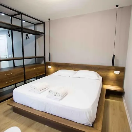 アパート 4br Penthouse & Bbq Terrace At Blloku -