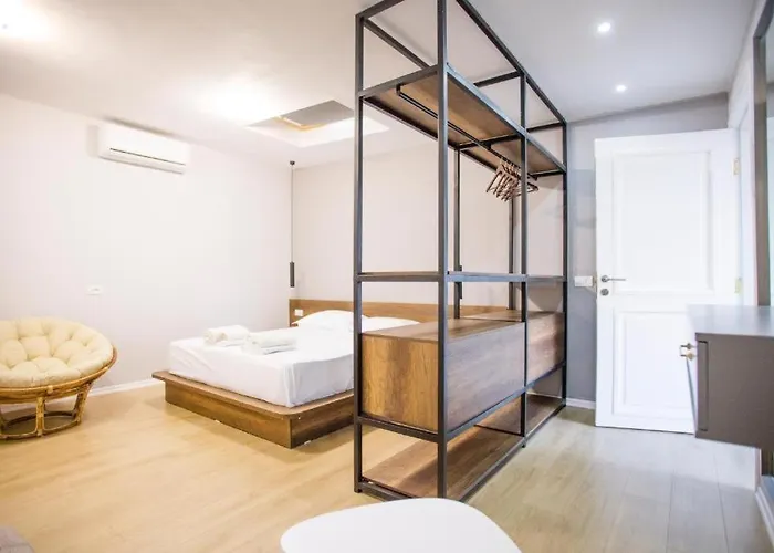 Lejlighed 4br Penthouse & Bbq Terrace At Blloku - Tirana