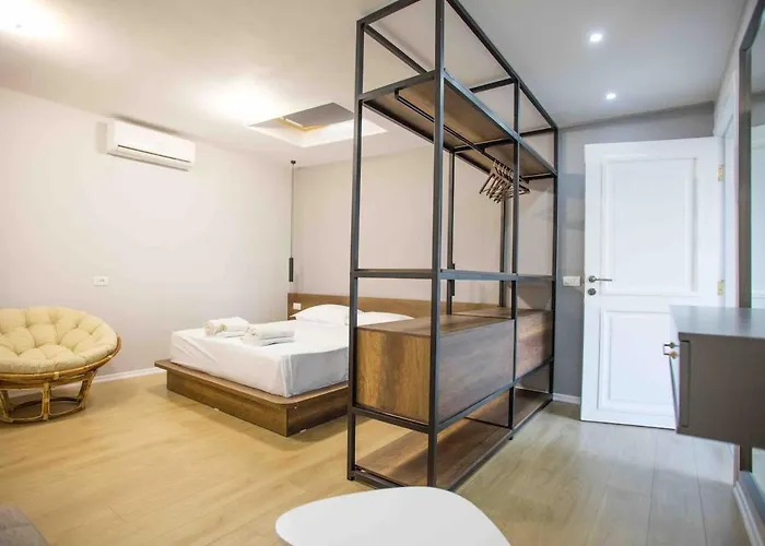 Lejlighed 4br Penthouse & Bbq Terrace At Blloku - Tirana