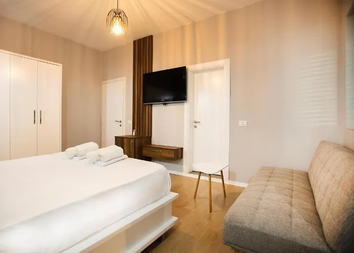 4br Penthouse & Bbq Terrace At Blloku - Lejlighed Tirana