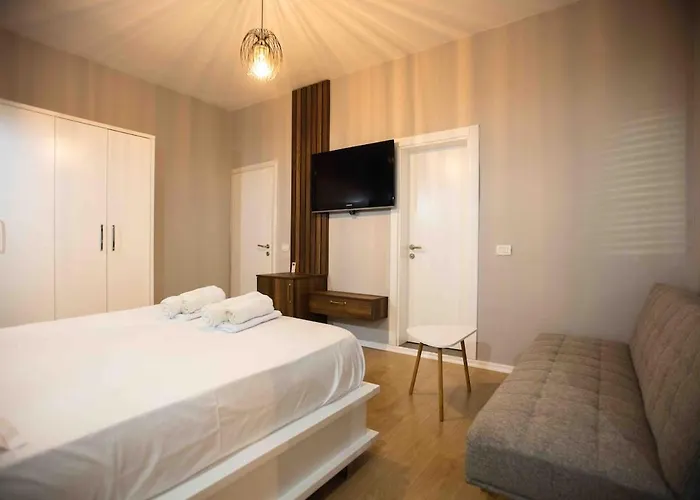 4br Penthouse & Bbq Terrace At Blloku - * Tirana